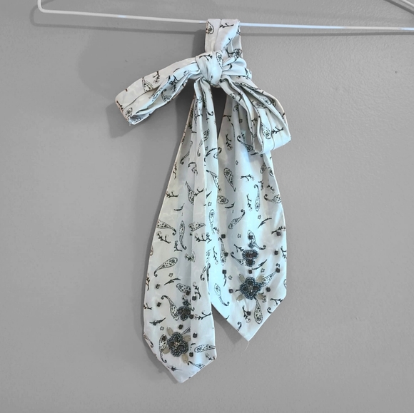 NWOT BCBGeneration Bedazzled Bow-Tie 🎀🌴 - Picture 1 of 6